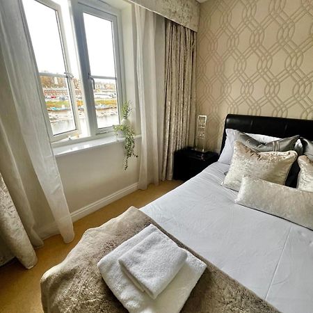 וויטבי Majestic, Modern & Spacious Harbour-View Apartment With Parking מראה חיצוני תמונה