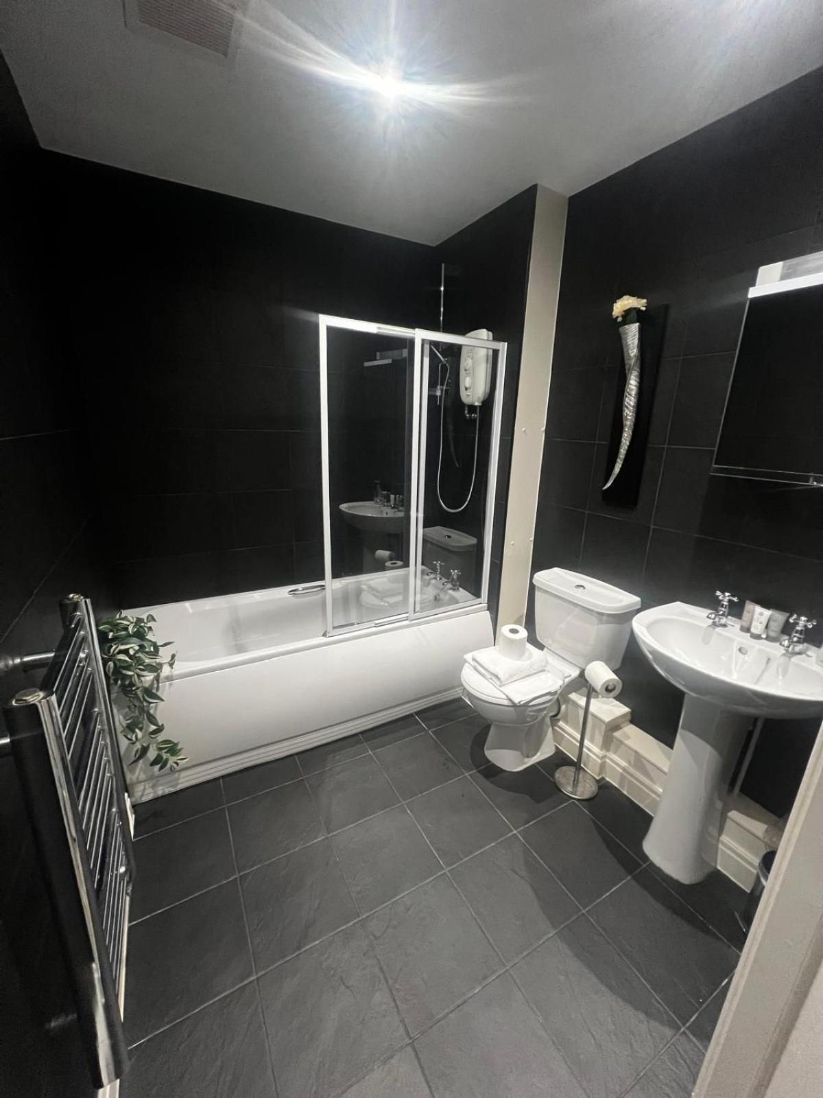 וויטבי Majestic, Modern & Spacious Harbour-View Apartment With Parking מראה חיצוני תמונה